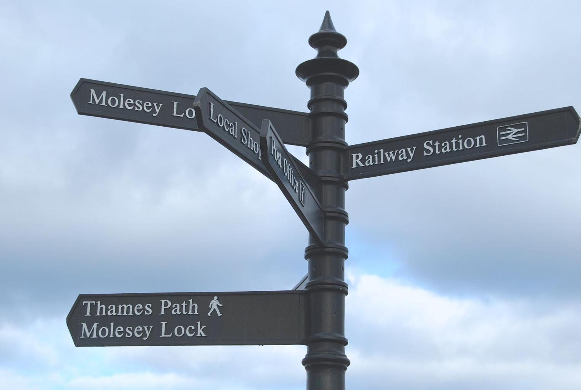 Hampton Court Snug Walk To Train & Palace 东莫尔西 外观 照片